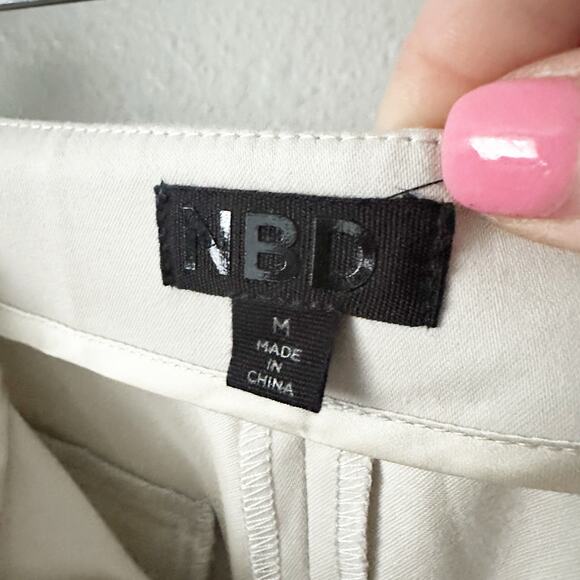 NBD Revolve Bone Color Front Pleat Capri Pants Women’s Size Medium - Picture 5 of 12